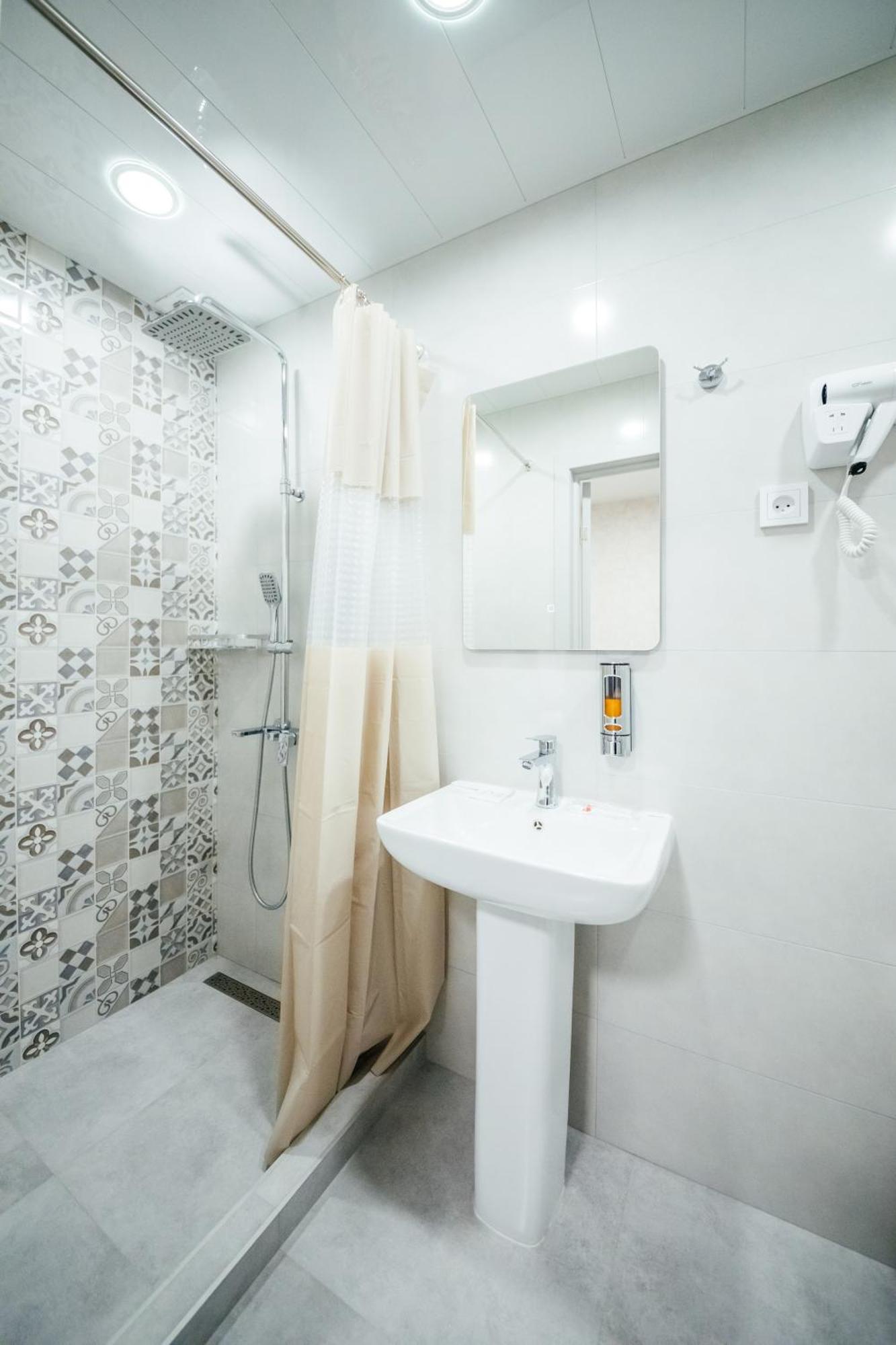 Chief Hotel Gjoumri Kültér fotó