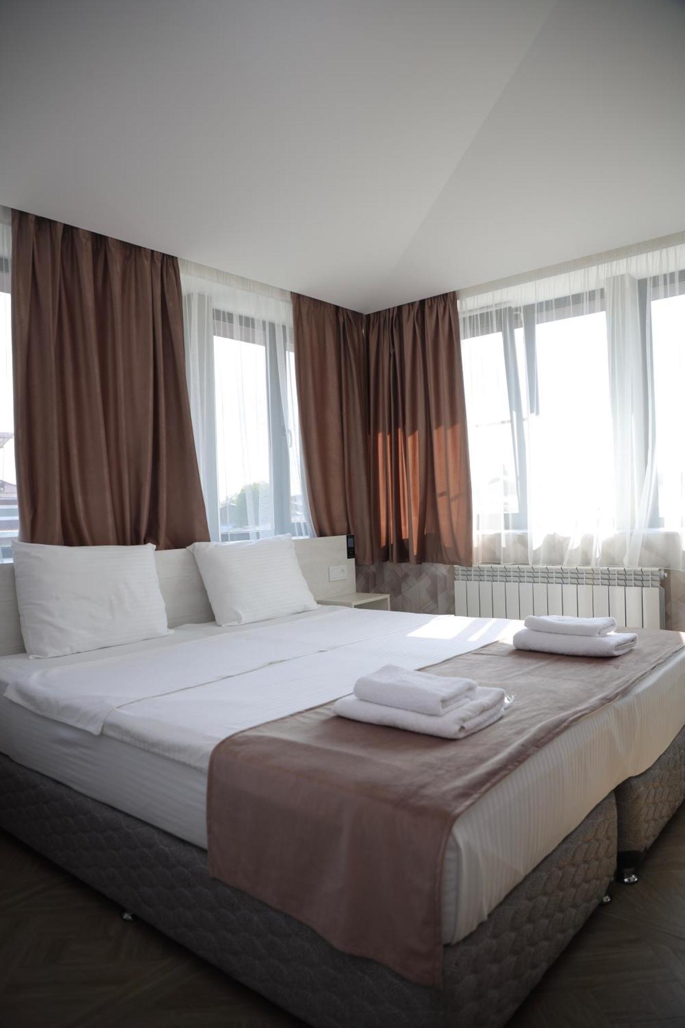 Chief Hotel Gjoumri Kültér fotó