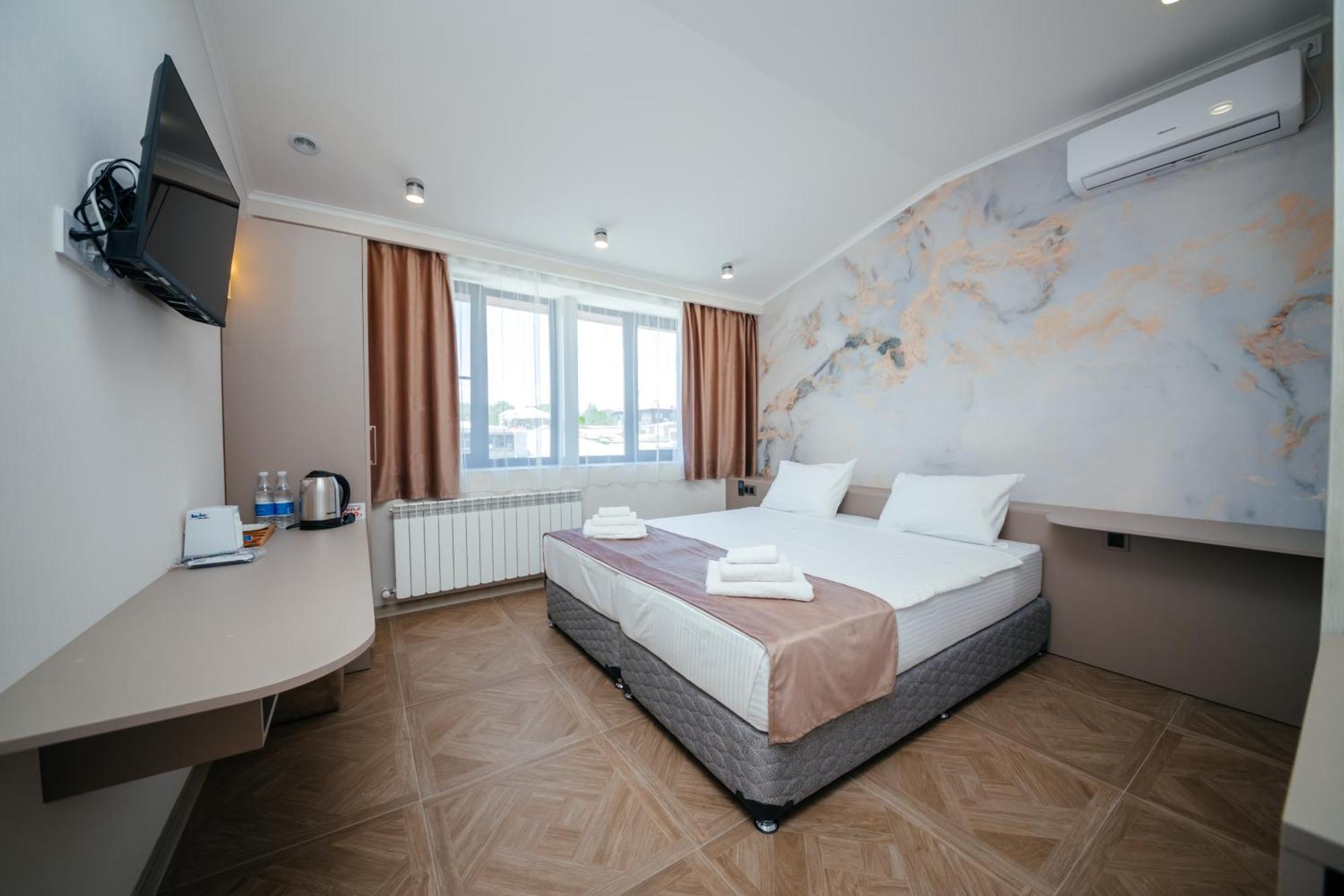 Chief Hotel Gjoumri Kültér fotó