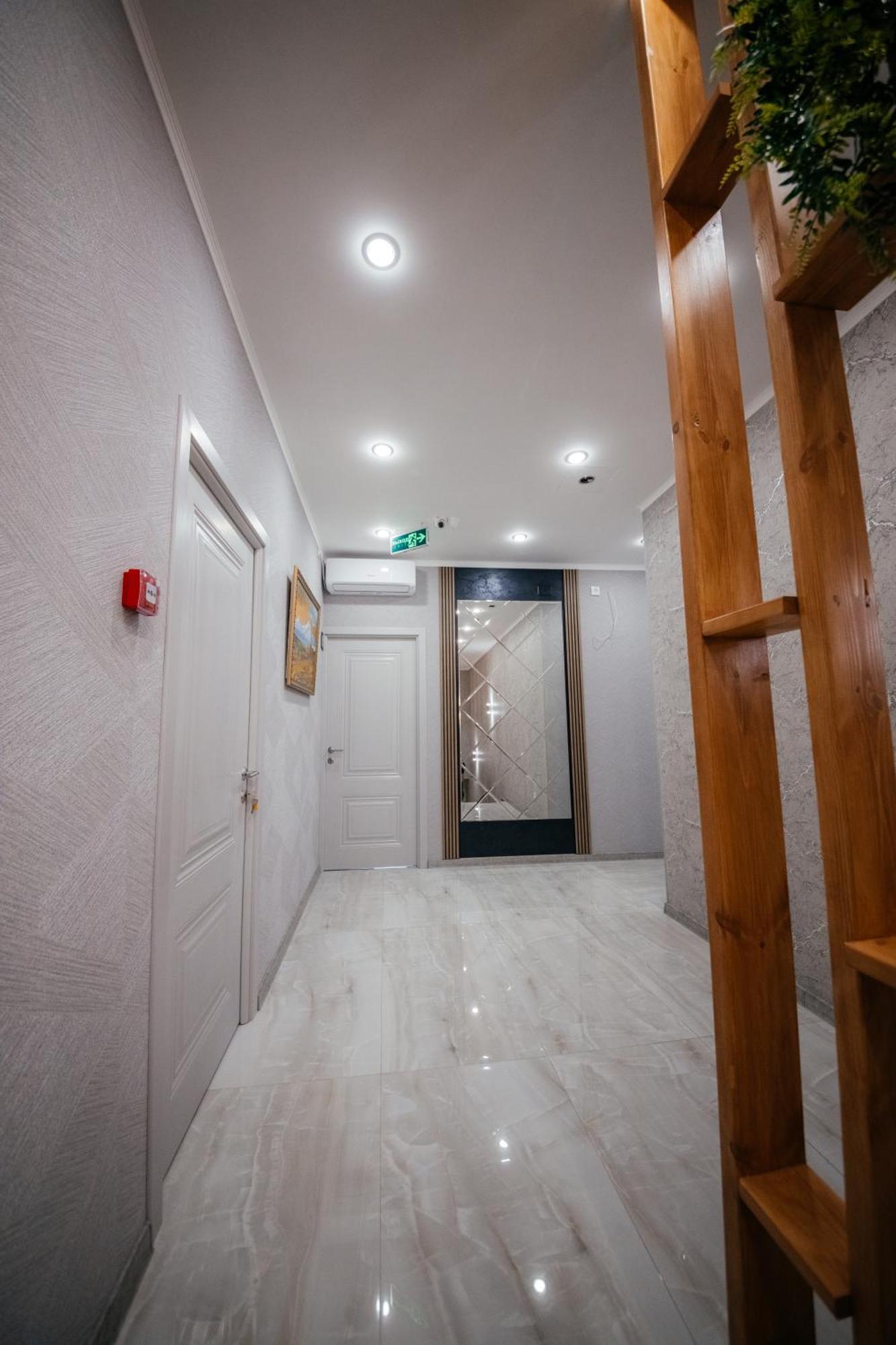 Chief Hotel Gjoumri Kültér fotó