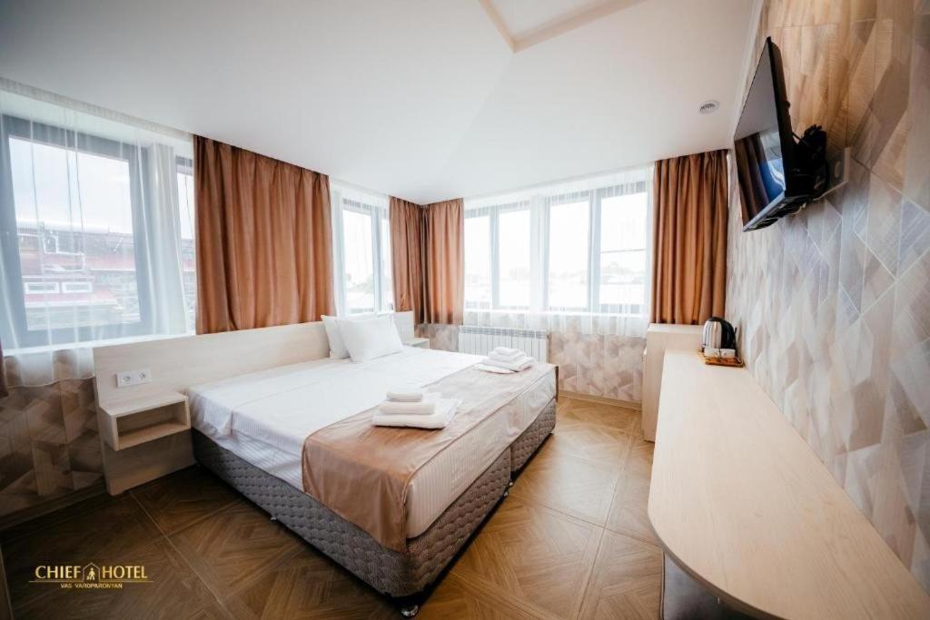 Chief Hotel Gjoumri Kültér fotó